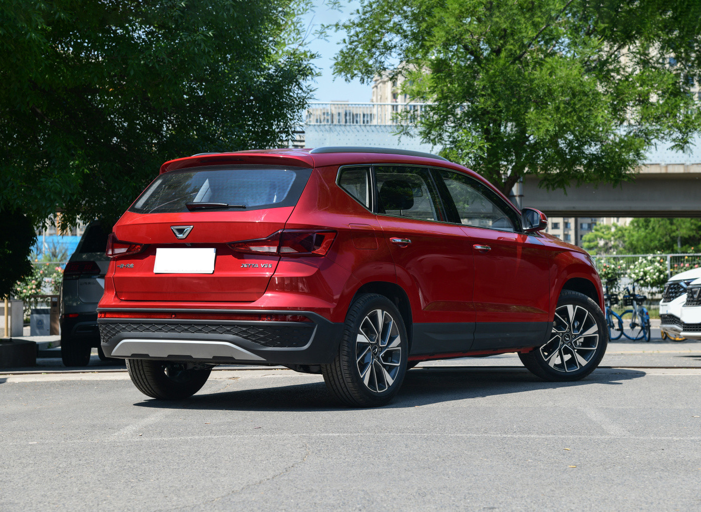 捷达vs5和本田缤智选哪个好,开了一年捷达vs5