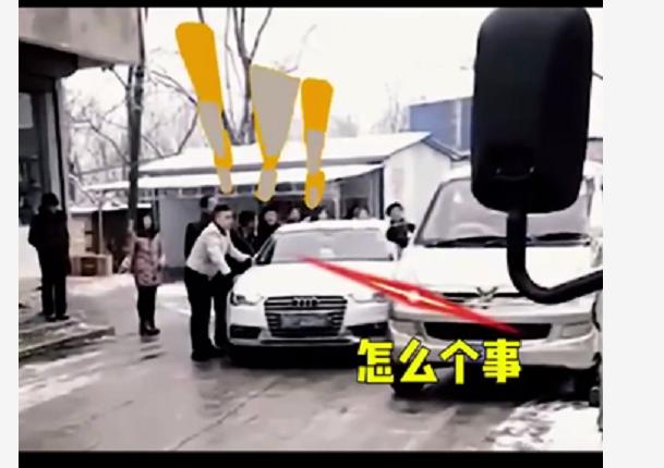 奥迪雪天打滑五菱,五菱宏光转弯失误漂移