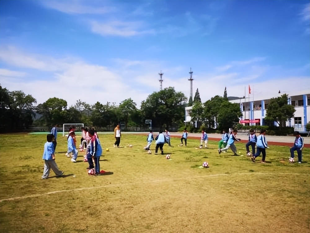 让乡村儿童享受足球,足球与乡村传统文化结合