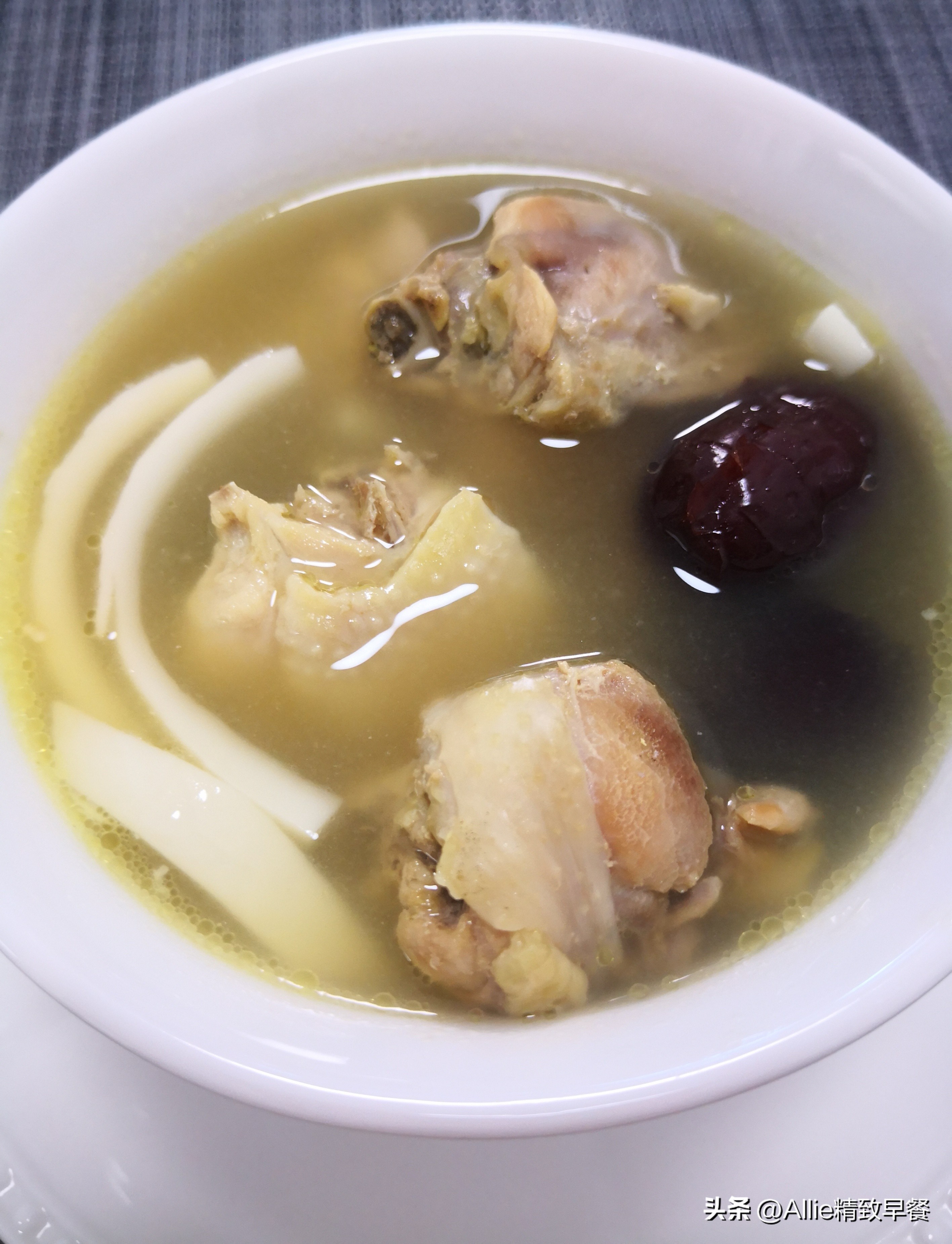 鸡汤怎么做不油腻好喝,大厨做鸡汤怎么炖好喝又不油腻