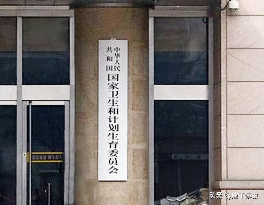 高校女厕所里的高薪兼职：过万薪水背后，是见不了光的灰色产业链