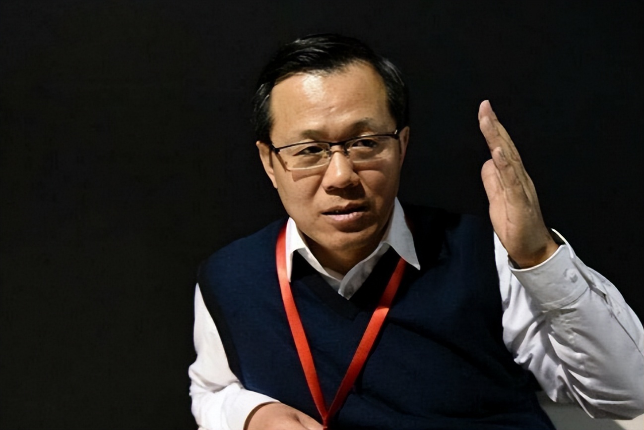 第一狗仔卓伟怎么火的,第一狗仔卓伟的传奇事件