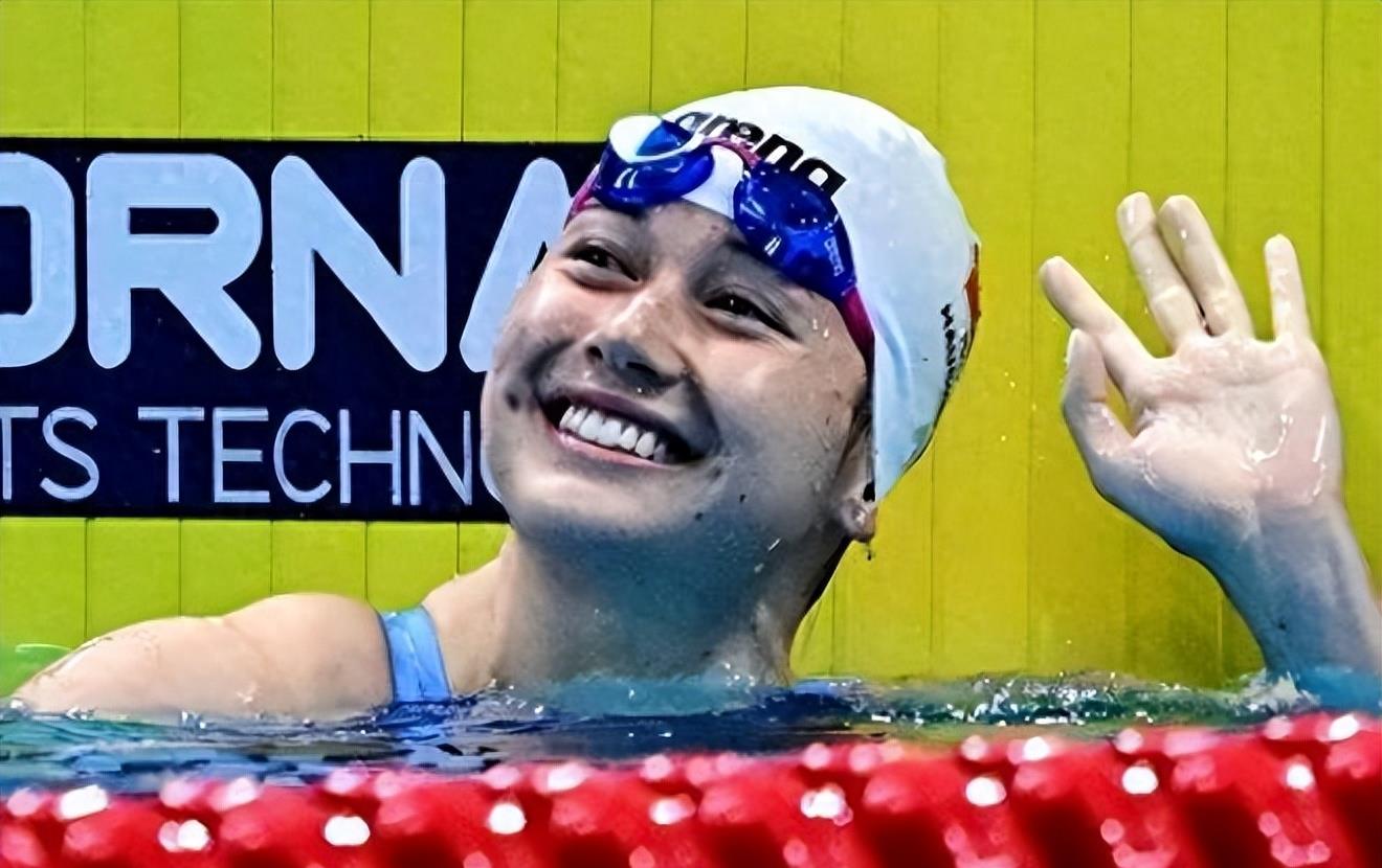 何诗蓓夺冠奏国歌,何诗蓓破世界纪录