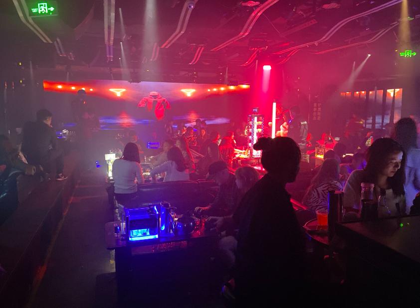 2019年，一少女深夜在朋友圈发“图形暗语”，警方调查后六人判刑