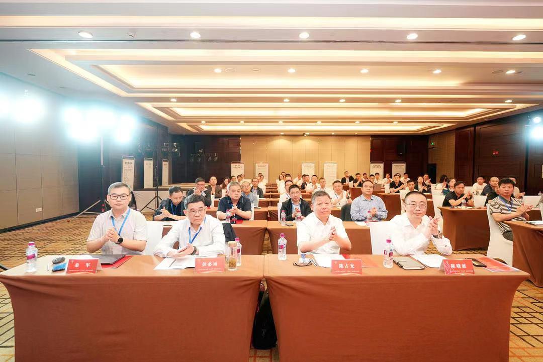 成都岚牌-辛普皮业有限公司举办2023年牛皮沙发革“产学研”融合研讨会