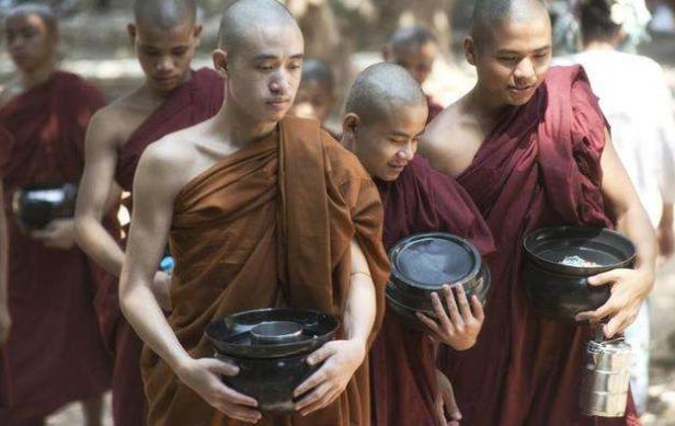 当代有哪些苦行僧人,僧人出家之前经历的磨难坎坷