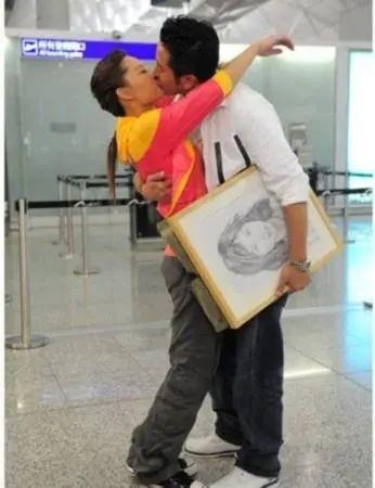 张馨予老公何捷的收入,张馨予老公何捷是做什么工作的