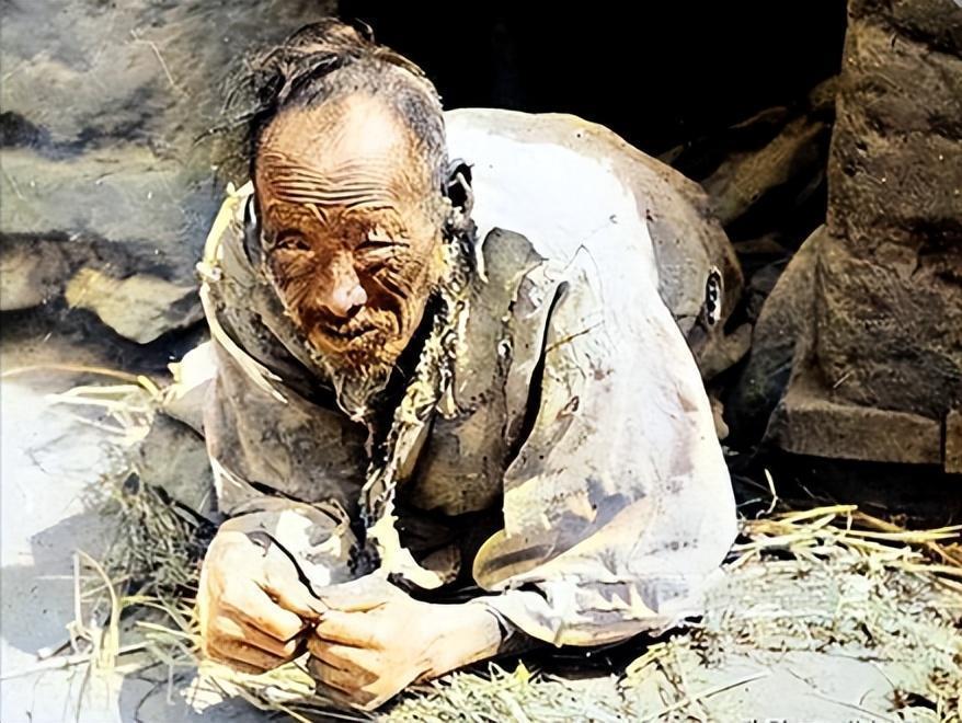 变态的纳粹德国，*光脱**犹太人女人衣服，集体*杀屠**!2