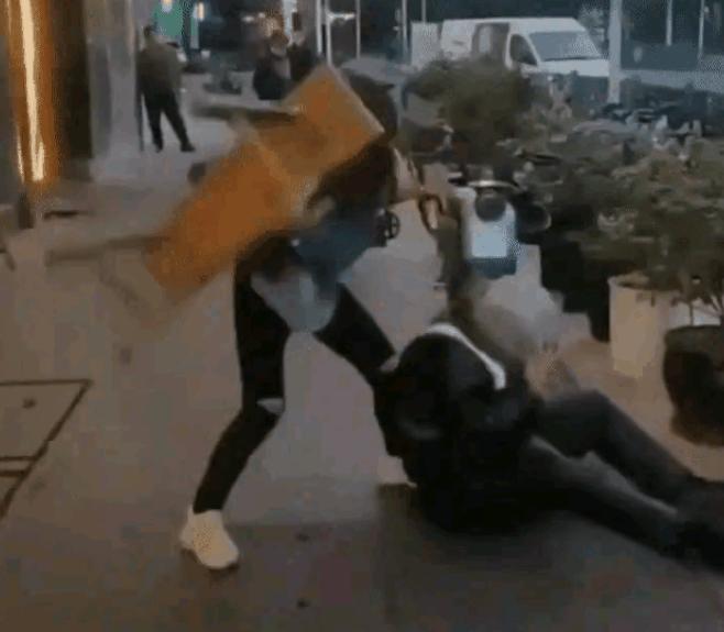 上海打人女子后续：求饶赔5万，真实身份被扒出，小哥让她懵了