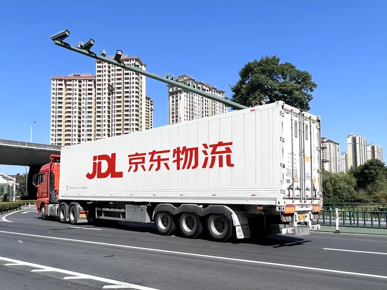 上海同城跑腿日薪过万,上海外卖小哥露宿街头