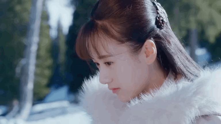 她被誉为神颜小花被李冰冰力捧,她曾被誉为娱乐圈校花