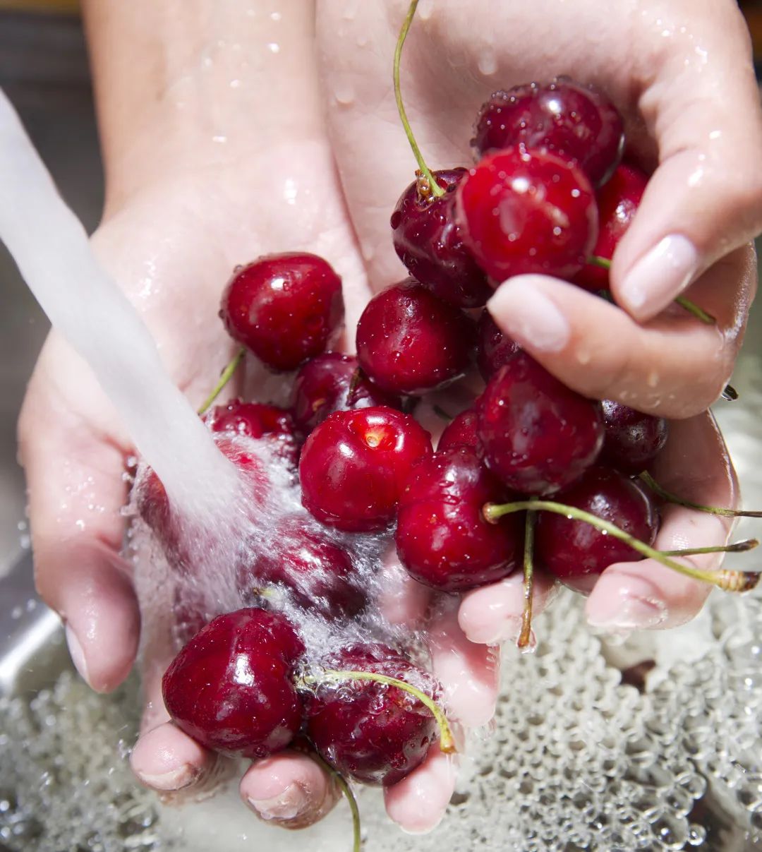 樱桃能不能吃多,樱桃能和鱼一起吃吗会中毒吗