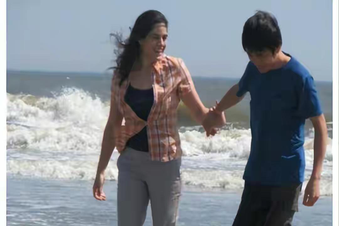 中国农村小伙娶外国美女，后定居美国相妻教女，15年过去仍很幸福