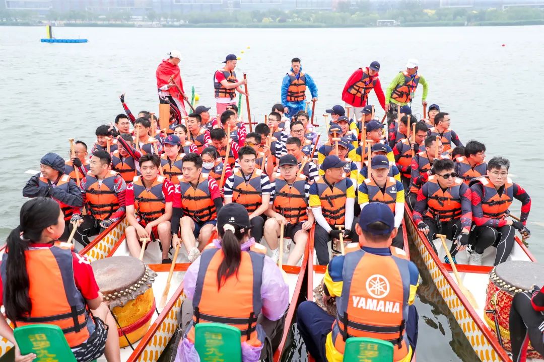 百舸争流竞扬帆不负众望勇夺魁,百舸争流龙舟竞渡