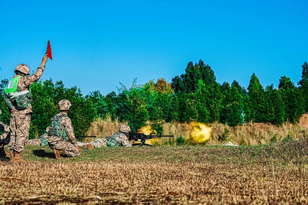 向日夜坚守边关的人民子弟兵致敬,春节向坚守岗位的人民子弟兵致敬