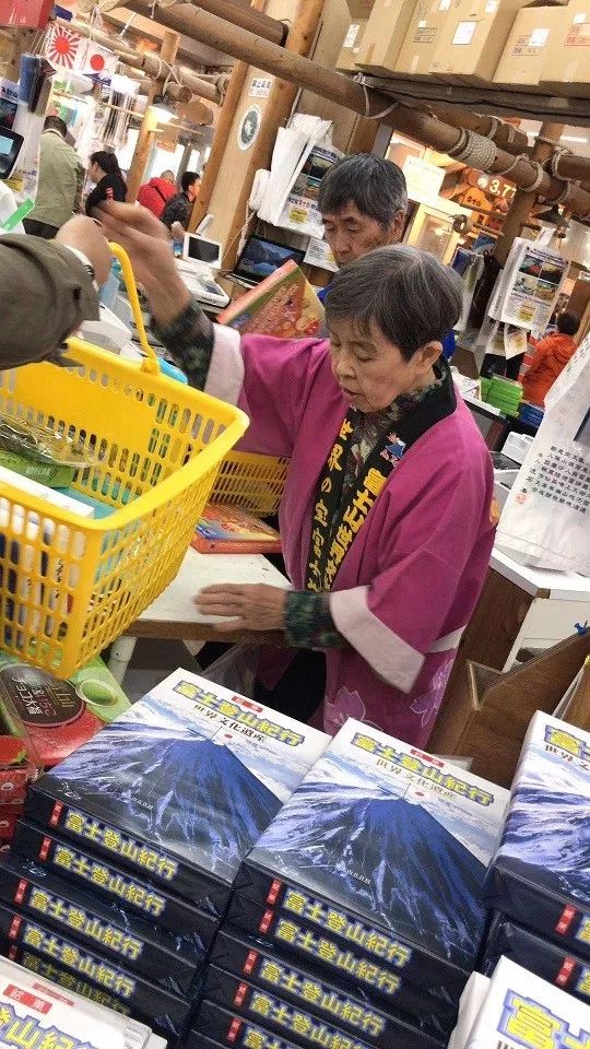 社保十万交费25年在深圳退休,按深圳最低工资交25年退休领多少