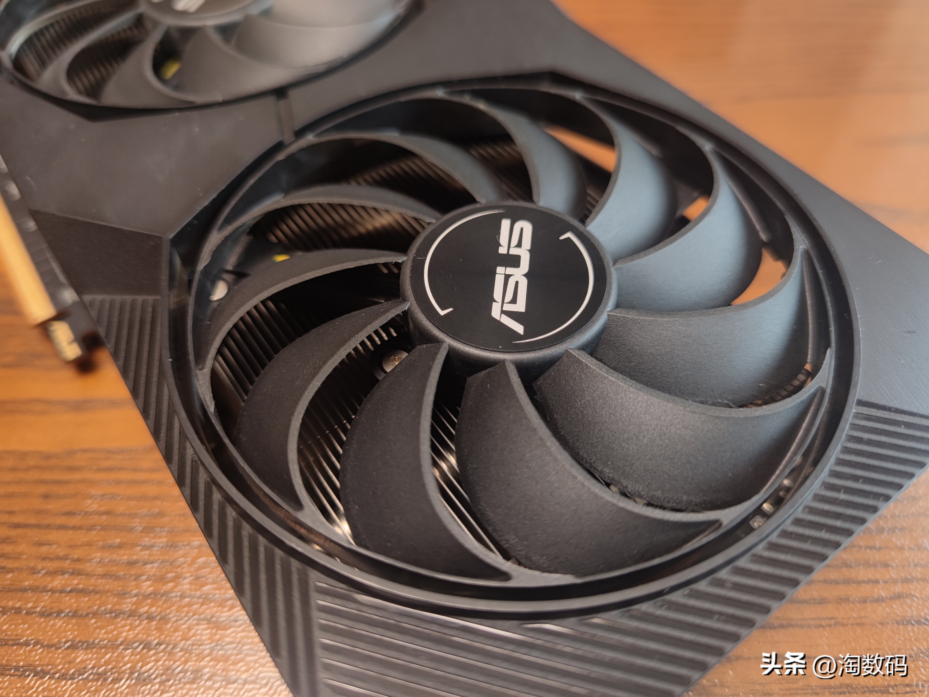 头铁矿卡配矿电:¥666块华硕RX5700+¥109块鑫谷金牌1250W装个机