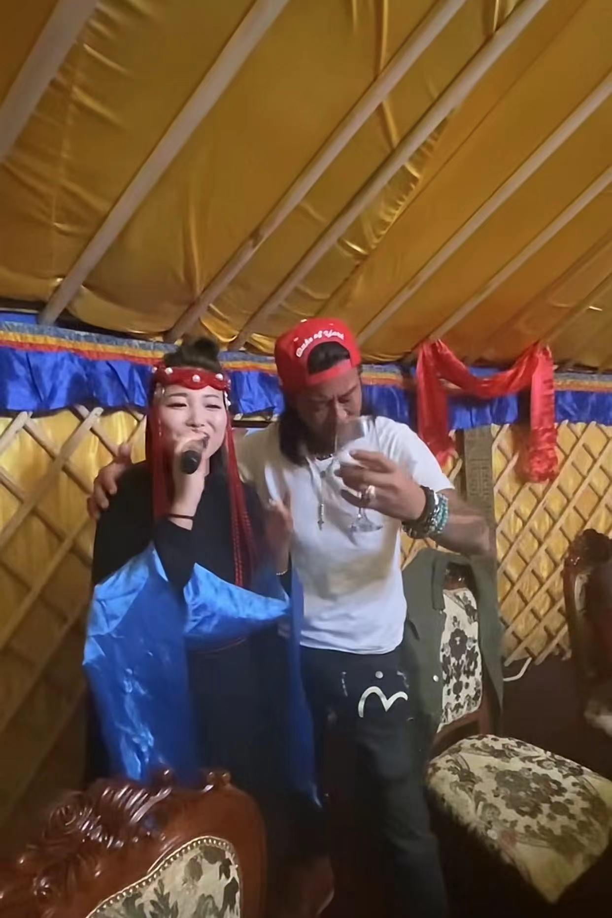 58岁孙兴晒演出视频,孙兴慜吃酒席随礼