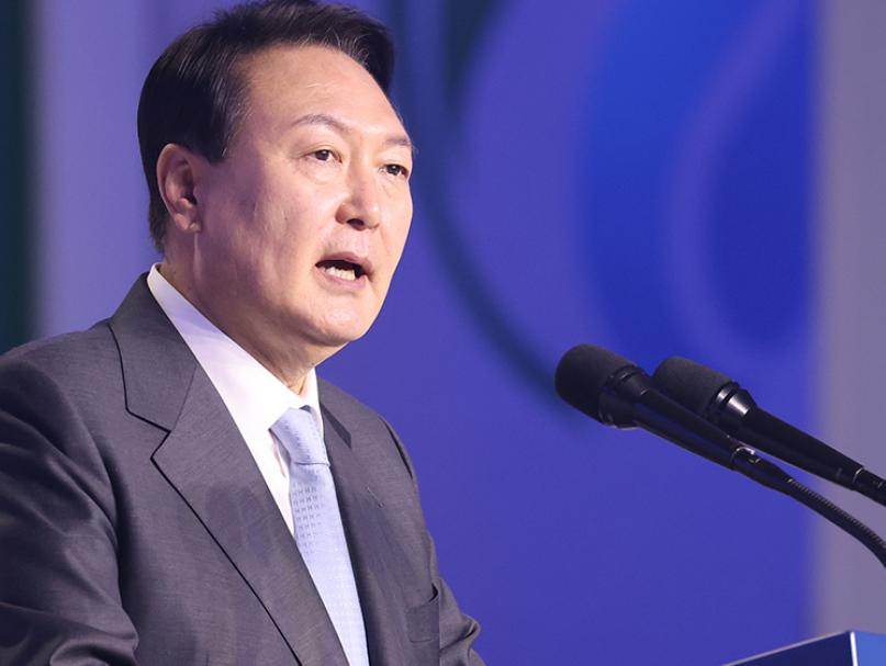 韩国被打疼，请求中国网开一面，尹锡悦询问朔尔茨访华事宜