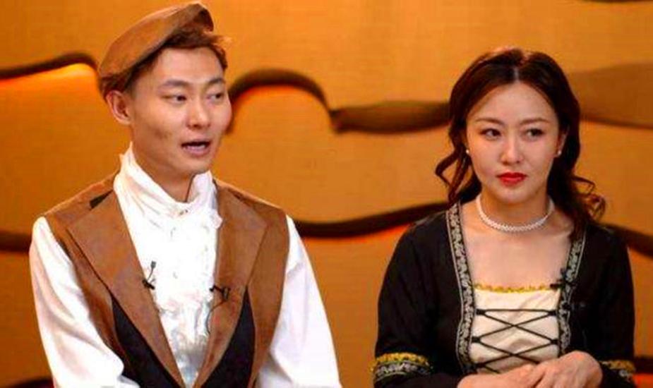 64岁巩汉林评足球遭男足冯潇霆粉丝网暴？儿子曾与潘长江女儿定亲