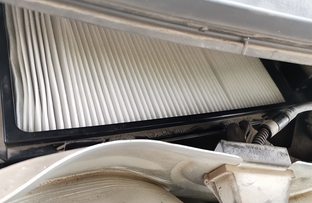 车里有股臭味是不是该换空调滤芯,车内有异味你的空调滤芯换了吗