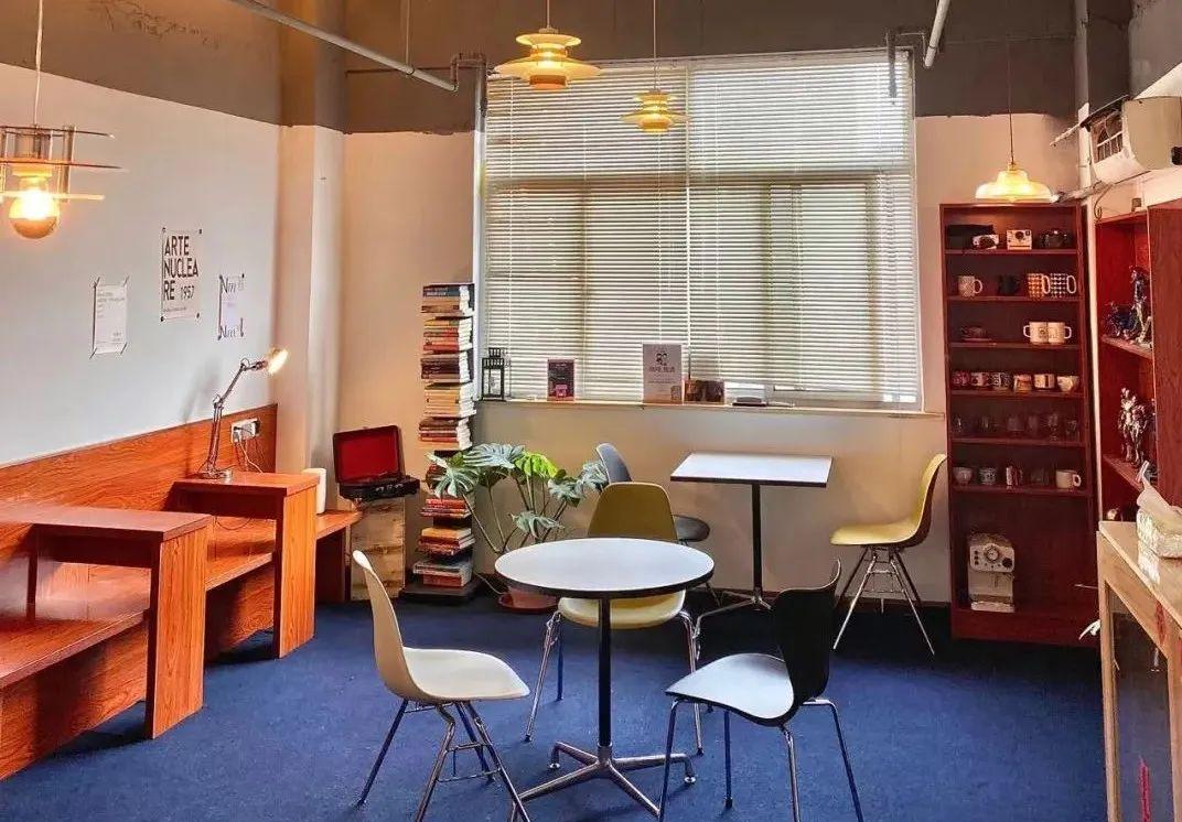 星巴克咖啡店vs瑞幸咖啡店,除了星巴克和瑞幸还有哪个咖啡店