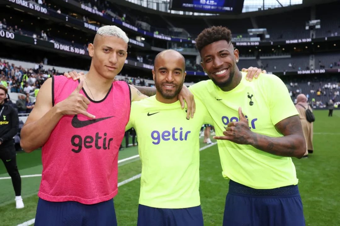 主场收*战官**，不敌小蜜蜂