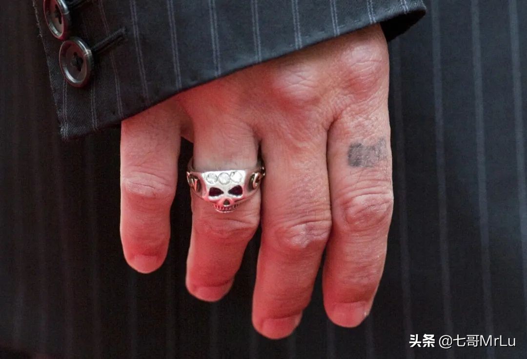 男人戒指：权力有多大，我就有多美