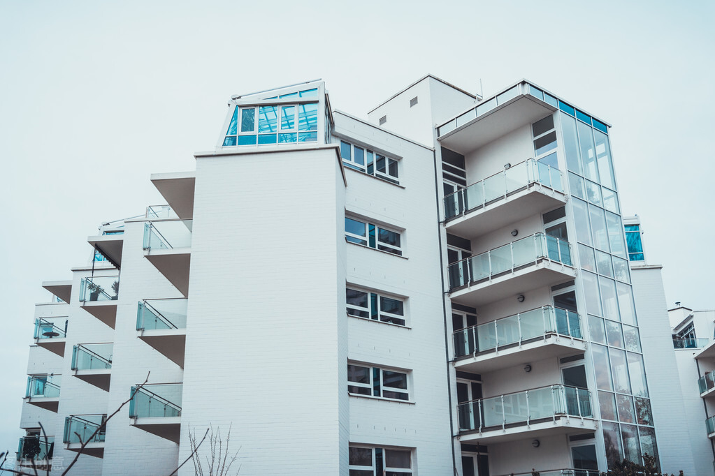 楼顶漏雨一定要动用维修基金吗,一楼楼顶漏雨重新做防水合法吗