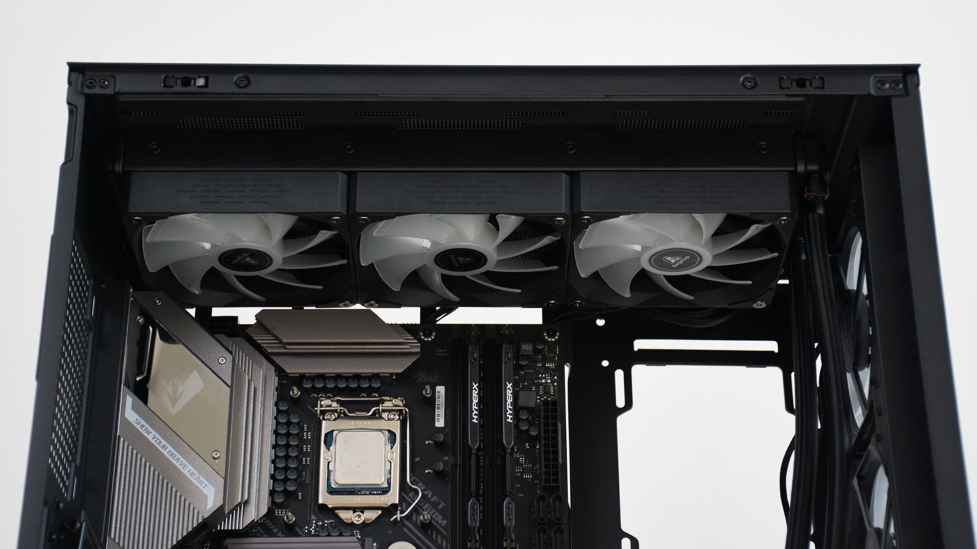 鑫谷御风冰川白机箱,鑫谷昆仑御风机箱安装展示