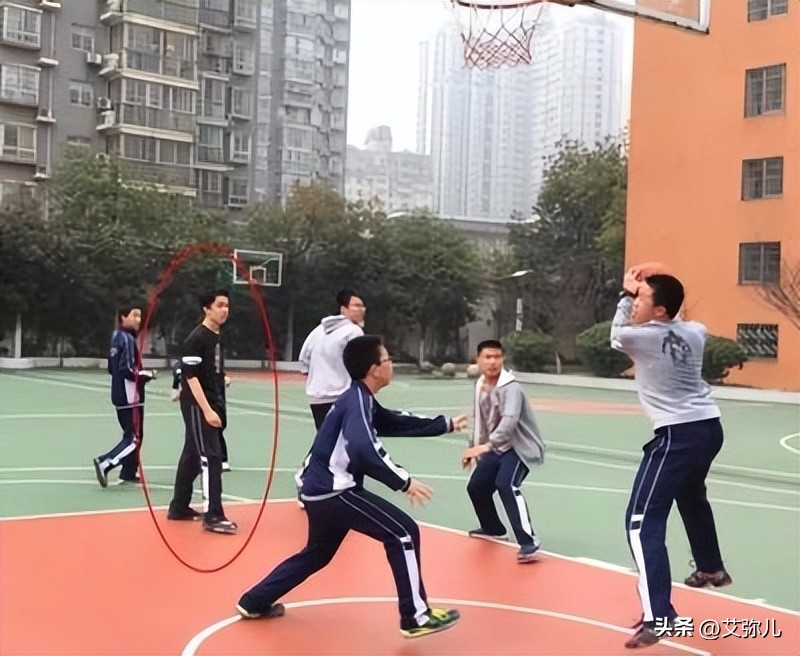 篮球少年救人,姚明2007慈善赛成龙