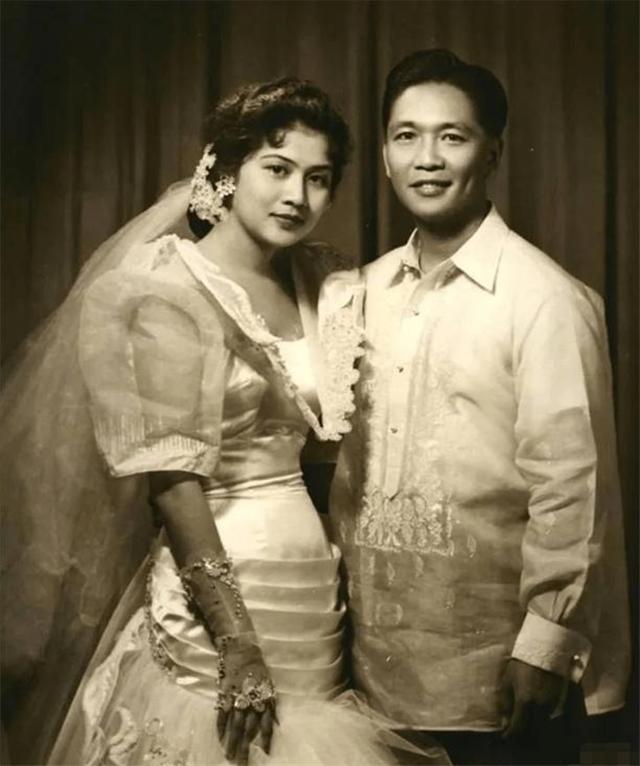 世界第一巨贪：家藏数吨黄金，拥有29架私人飞机，拖垮一国经济