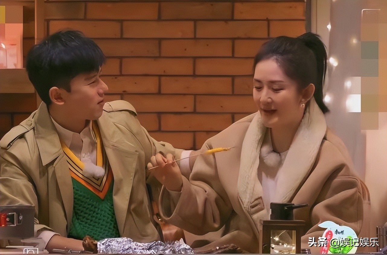 张杰跟谢娜分隔两地，杰哥在家照顾仨孩子，哄娃方式超温柔