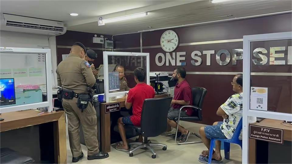 泰国人妖变身飞车*党**，利用美*诱色**惑抢劫，印度人第一个受害