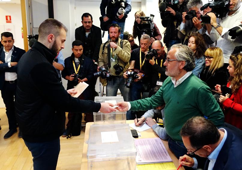 西班牙首相桑切斯正考虑辞职,西班牙首相桑切斯欢迎仪式