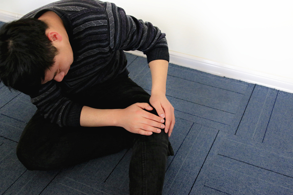 大腿膝盖外侧疼痛怎么办,大腿后侧疼痛怎么回事跑步