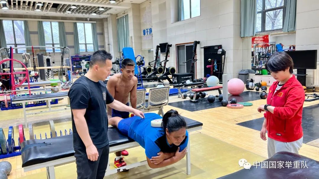 基里巴斯访华感受,基里巴斯举重运动员