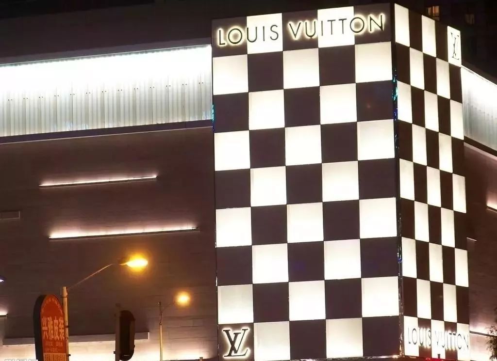 鑫亿盾通风防蚊窗招牌设计的技术讲解和心理咨询|​左右思维方法