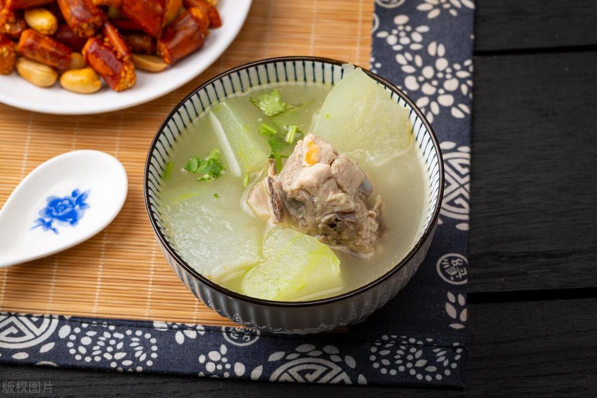 暑热天气试试这两道汤美味又解暑,4款汤清凉解暑汤可多喝