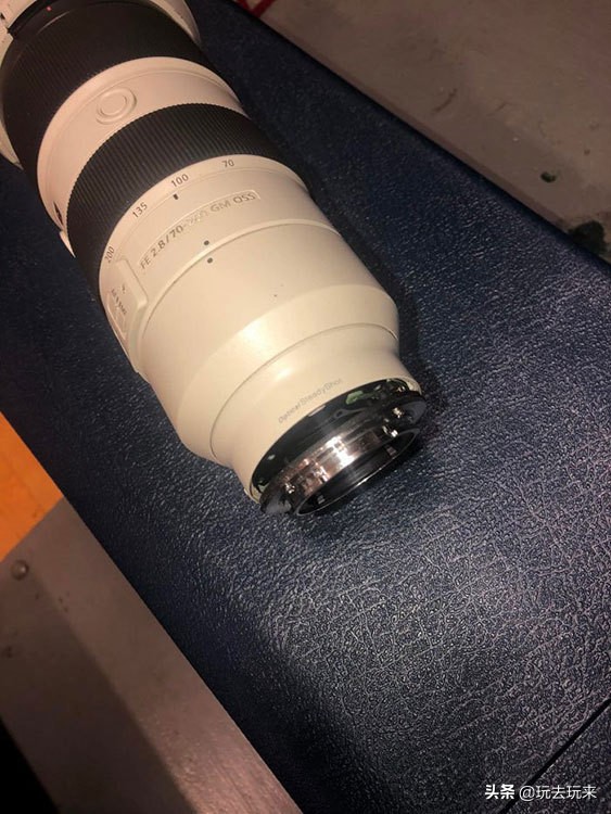 相机镜头摔了修多少钱,相机与镜头连接处断裂