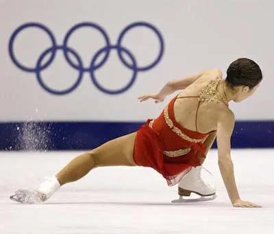 女子花样滑冰失误的视频,花样滑冰失误精彩视频