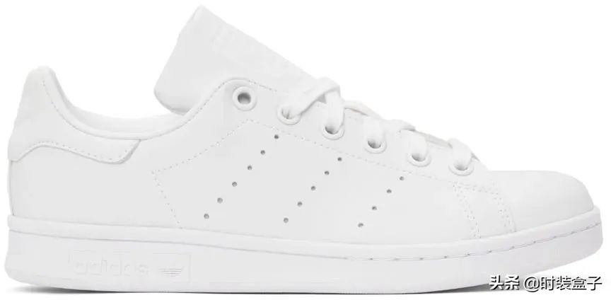 小白鞋是这几年的必备时尚单品,小白鞋时尚鞋