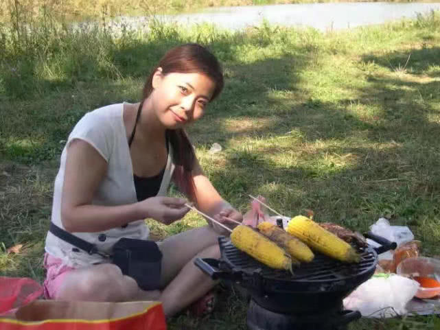 浙江农家女在塞尔维亚十年创业，经历了偷渡打工经商未婚生子