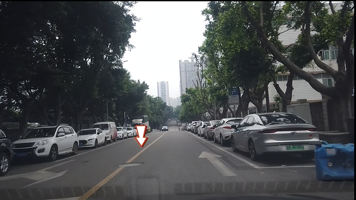 马路中心黄色双实线属于什么标线,道路中心黄色虚线属于哪一类标线