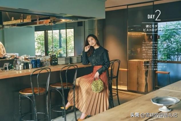 网上买衣服怎样买比较合适,女人买衣服看价格还是款式