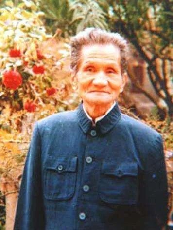 *共中**特工被关押14年，越狱逃几千里回家，妻子不认识问：你是谁？