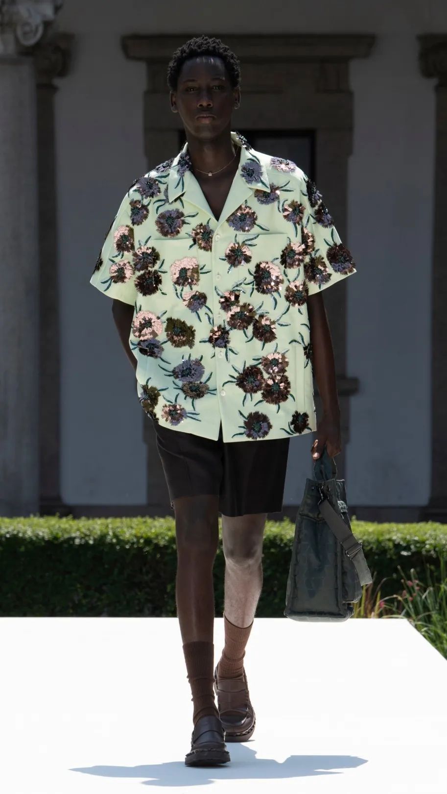 valentino2024春夏男装秀,valentino2022秋冬男装时装秀