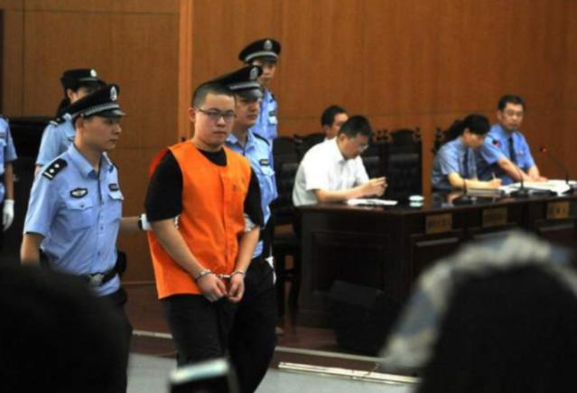 周岩毁容5年后的照片,周岩毁容事件图片