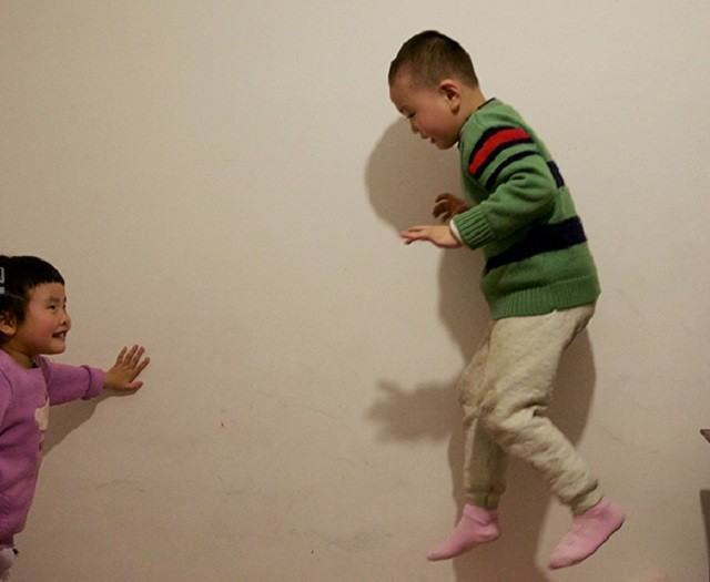 2010年，56岁失独母亲生下试管龙凤胎，后因过度劳累患上脑梗