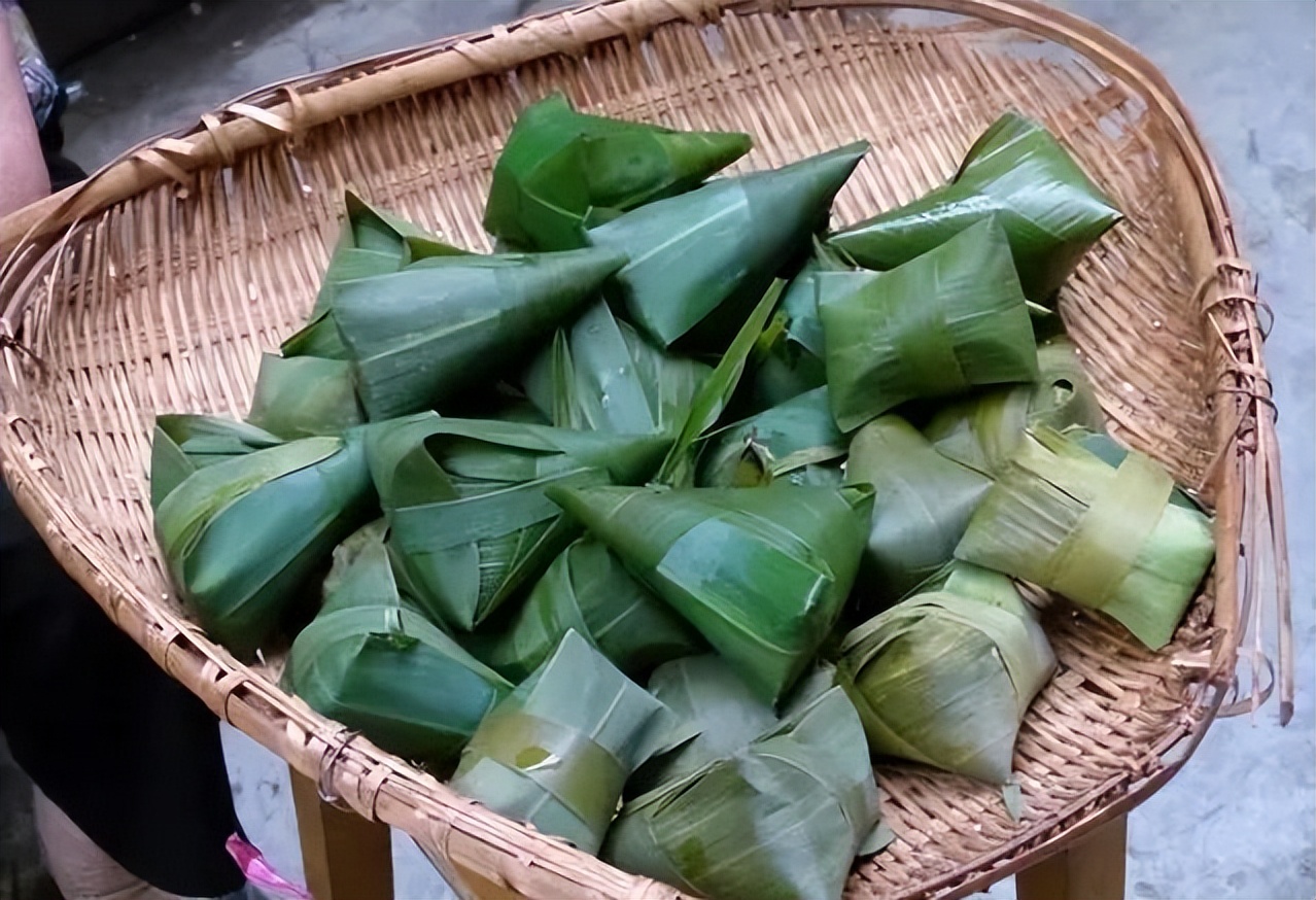 中国传统节日端午节的故事,中国传统节日端午节作文400字